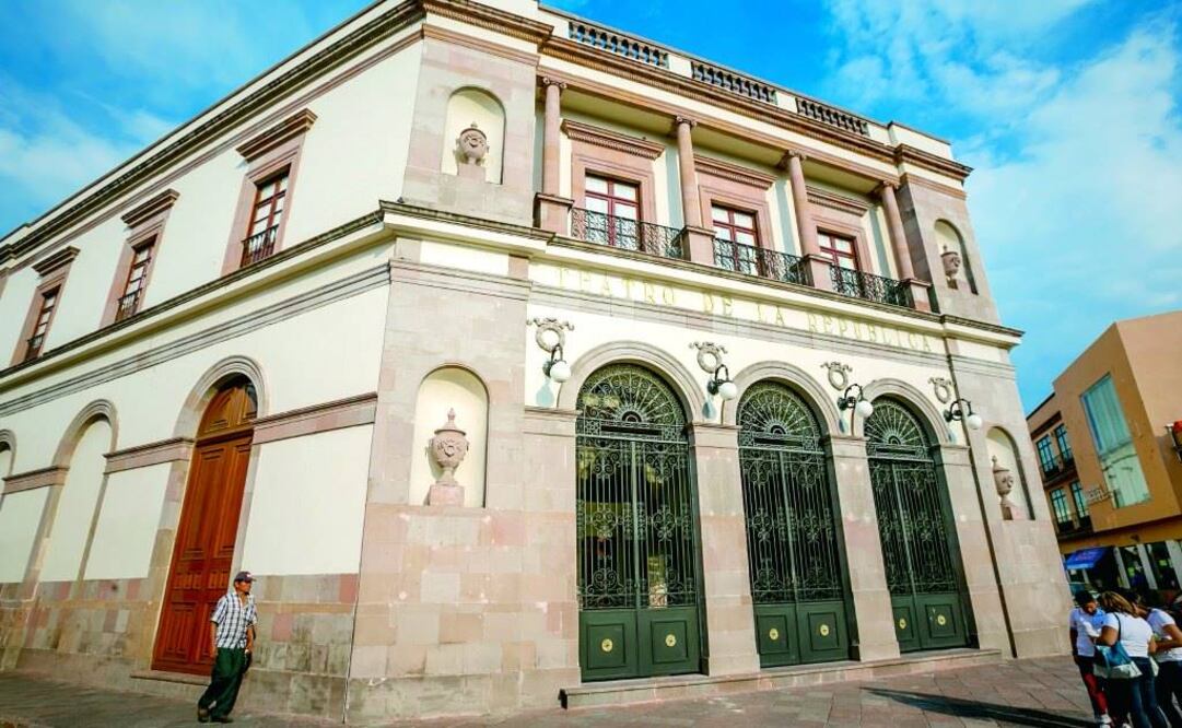 Senadores quieren teatro