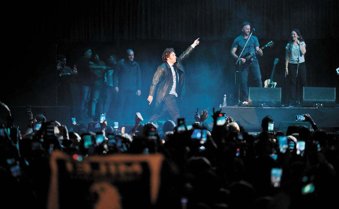 El presidente argentino Javier Milei durante la presentación de su libro Capitalismo, socialismo y la trampa neoclásica en el estadio Luna Park de Buenos Aires, el 22 de mayo pasado. Foto: Luis Robayo | AFP