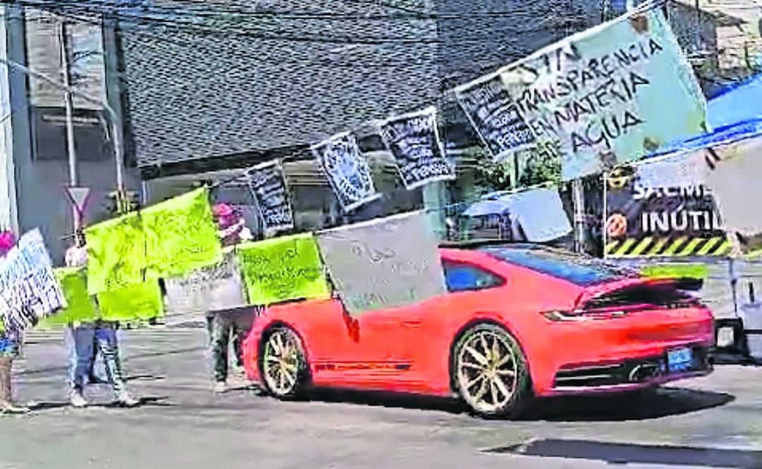 La protesta de los vecinos de la BJ ha afectado la vialidad y sólo le dan paso a unidades del Metrobús. Foto: Especial