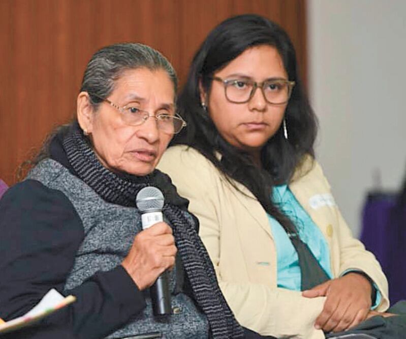 Desinterés. Tita Radilla (izq.), hija del activista desaparecido, lamentó que las autoridades no hayan dado solución al caso luego de tantos años. ESPECIAL