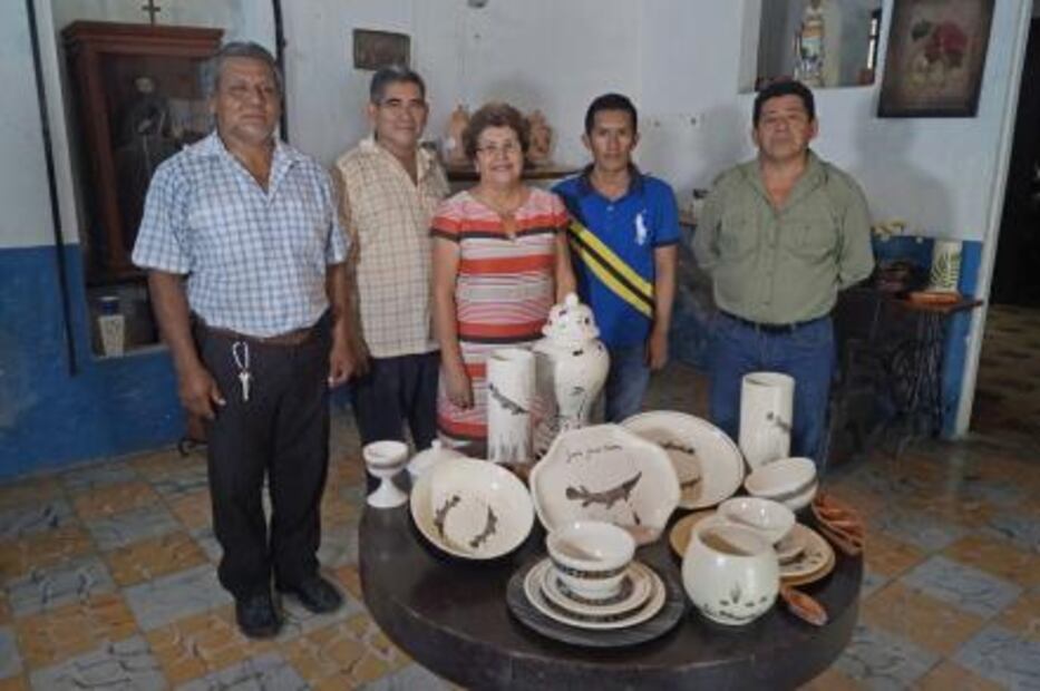 Pejelagartos salvan de la quiebra a alfareros en Tabasco