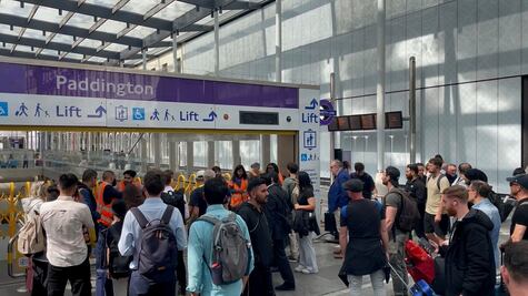 Corte de electricidad provoca el cierre de varias líneas de metro en Londres; compañía se disculpa por "inconvenientes"