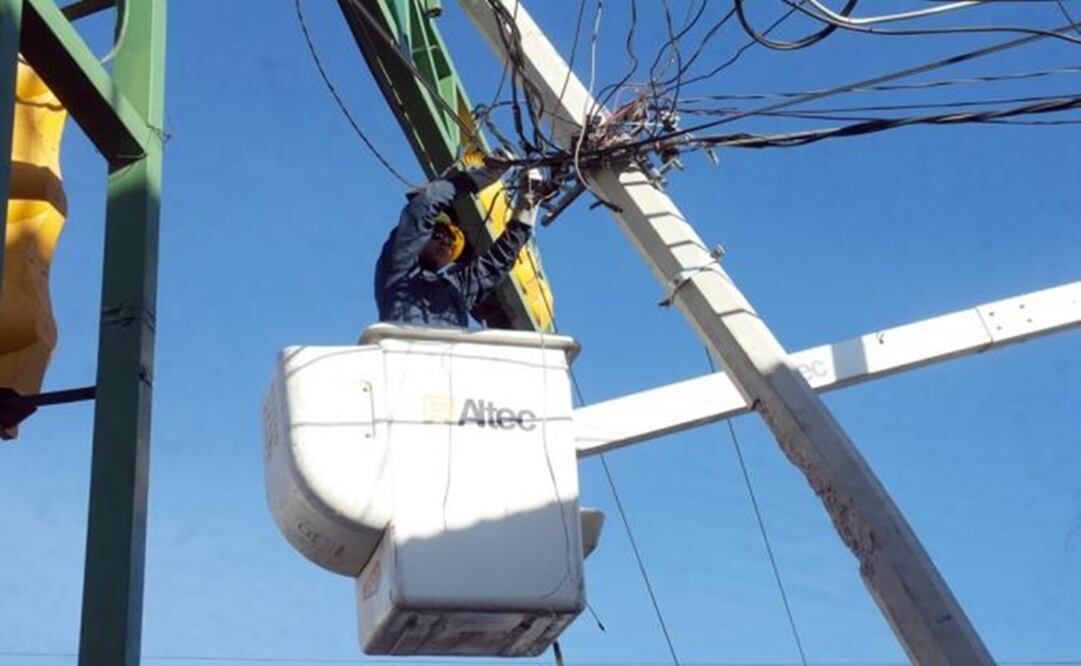 La CFE prevé que el huracán “Willa” causará daños en la infraestructura eléctrica en el área de impacto y detalló que reforzó el plan de contingencia en otras entidades del país. Foto: Archivo EL UNIVERSAL