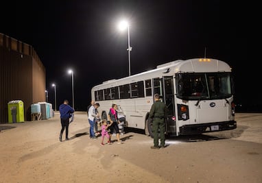 Nueva York declara estado de emergencia ante la llegada de miles de migrantes