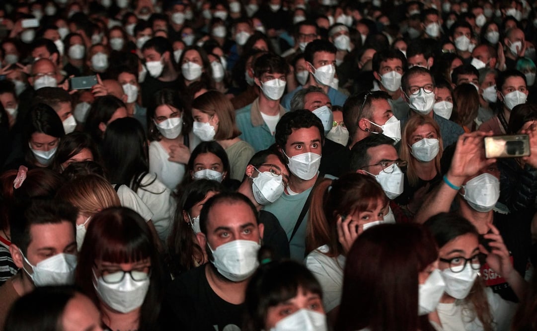 Los participantes en el concierto pudieron interactuar libremente, aunque usando cubrebocas. Foto: EFE