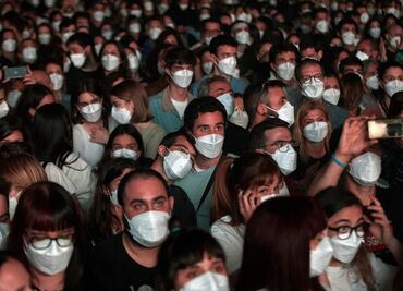 Con seguimiento de pruebas Covid-19, Love of Lesbian ofrece concierto con 5 mil personas