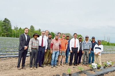 Impulsa STPS programa laboral de mexicanos en Canadá 