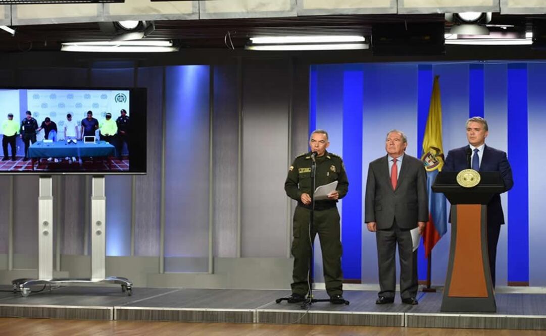 El presidente de Colombia, Iván Duque (derecha), acompañado del ministro colombiano de Defensa, Guillermo Botero, y del director de la Policía Nacional de ese país, general Óscar Atehortúa. Foto: Cortesía Ministerio de Defensa de Colombia