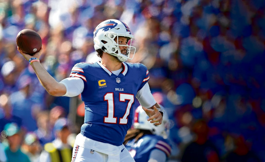 Josh Allen volvió a tener una buena conexión con Steffon Diggs. Foto: Adrian Kraus | AP