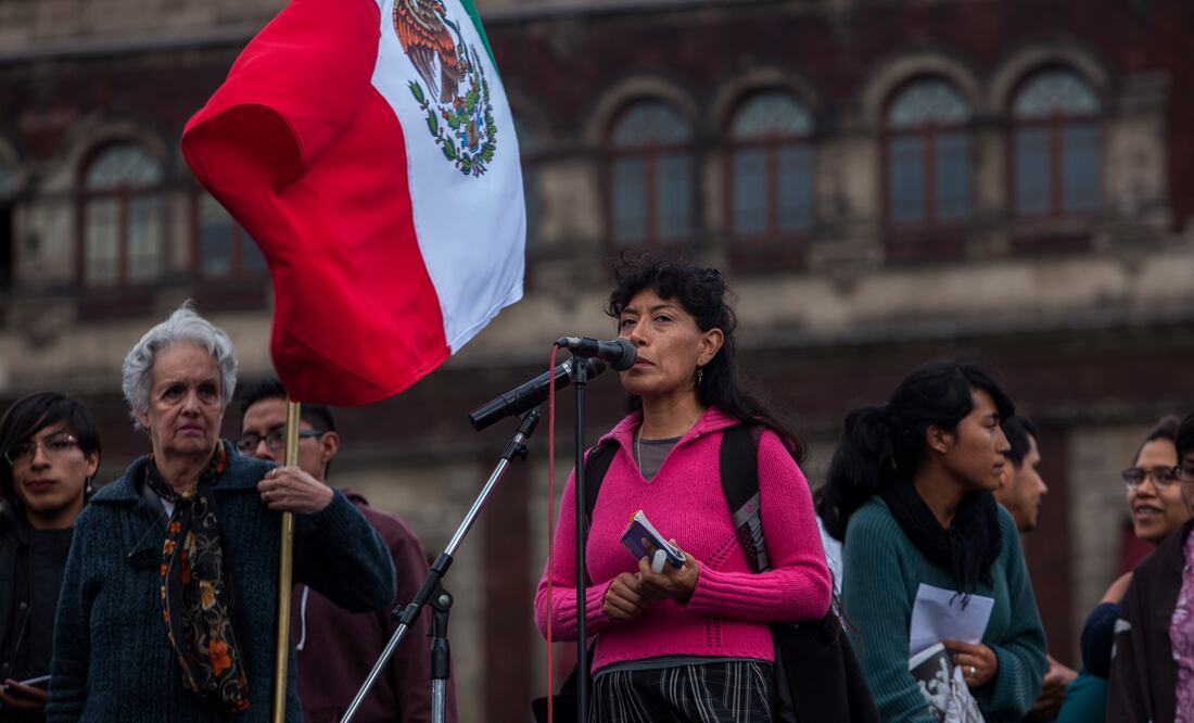 Madre de Lesvy Osorio durante la marcha de 2 de octubre desde plaza de las Tres Cultura hacia el Zocalo capitalino (Foto: Camila Mata)