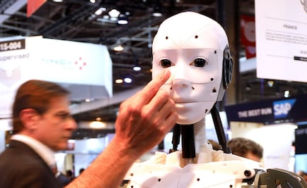 En China "contratan" a robot para dar las noticias