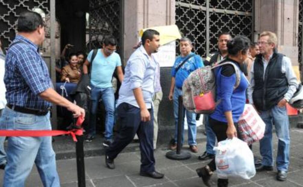 Ediles liberan Palacio de Gobierno y Casa Veracruz