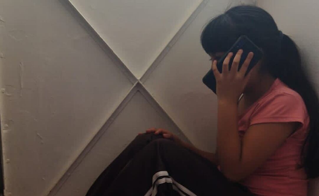 Aunque las llamadas que reciben los pequeños en los teléfonos celulares que utilizan para sus actividades académicas o en los que juegan, son al azar, la situación ha provocado preocupación entre las autoridades y padres de familia. Foto: Especial