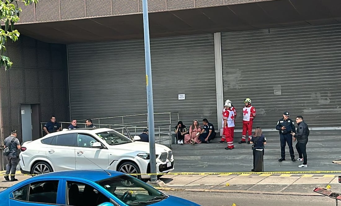 El sujeto, quien perdió la vida debido a las heridas de bala, fue identificado como Luis Antonio Gutiérrez Herrera, excolaborador del alcalde con licencia de Tlalnepantla, Antonio Rodríguez Hurtado. Foto: Especial