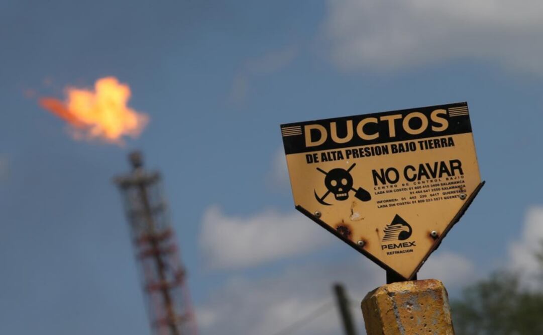 A sign is pictured of Mexico's national oil company Pemex's refinery in Salamanca, Guanajuato – Photo: Edgar Garrido/REUTERS