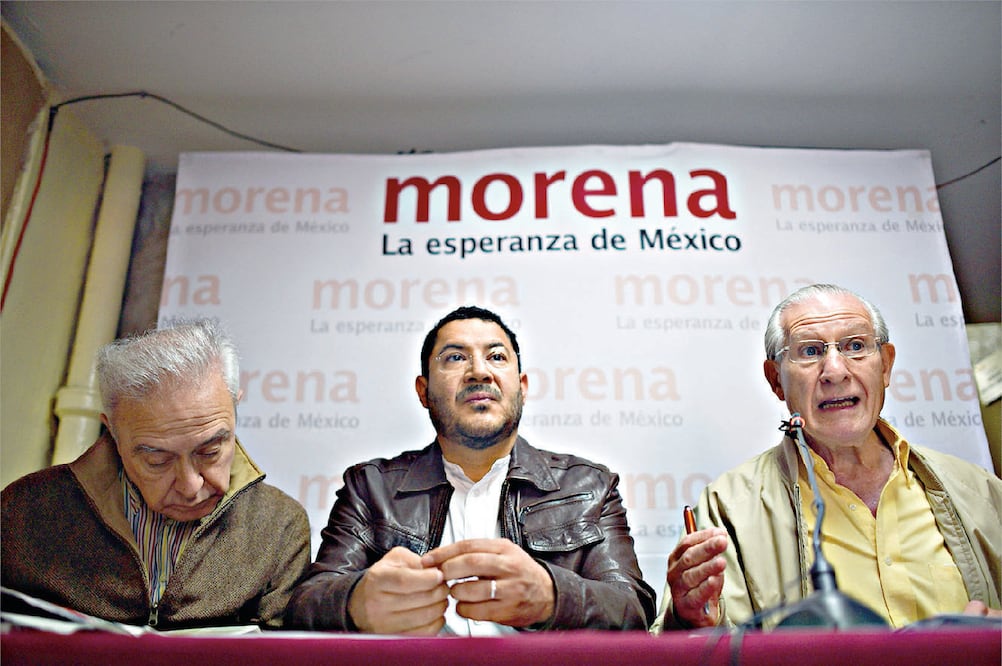 El presidente del Comité Ejecutivo de Morena, Martí Batres (al centro), ofreció ayer una conferencia de prensa en la que también hablo de supuestos actos de corrupción en delegaciones. PEDRO ANZA. CUARTOSCURO.COM