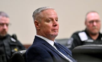 Declaran culpable de homicidio al padre de autor del tiroteo en Georgia; ignoró señales de que Colt Gray podría replicar matanza