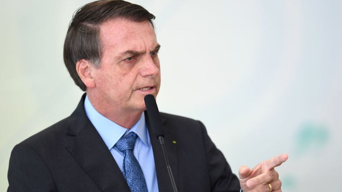 El presidente de Brasil, aseguró que la exmandataria chilena está "siguiendo la línea" de Macron, entrometiéndose en asuntos de su país. Foto: Getty Images