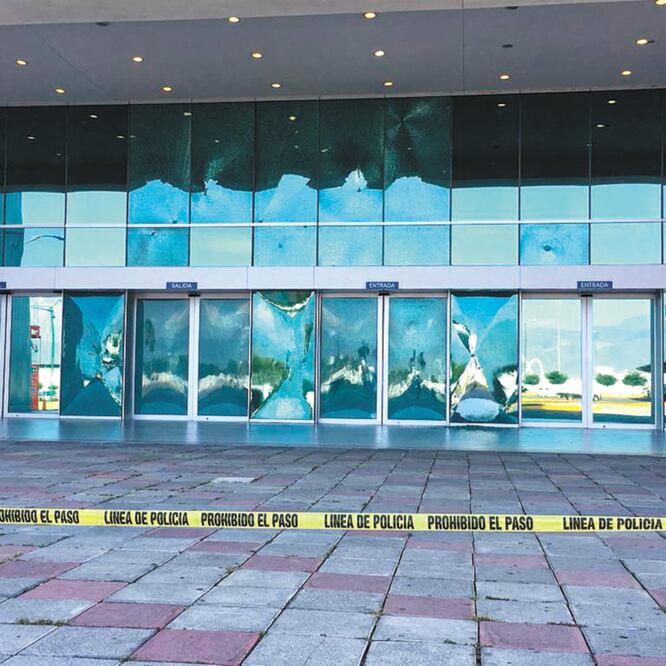 Concurrencia. La Torre Bicentenario es sede de varias secretarías, donde laboran más de 2 mil burócratas. ESPECIAL