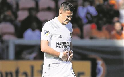 Se lesiona 'Chicharito'; prenden las alarmas en el Galaxy