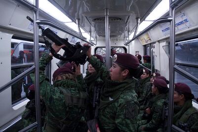 Militares practican disuasión de actos terroristas en el Metro de la CDMX