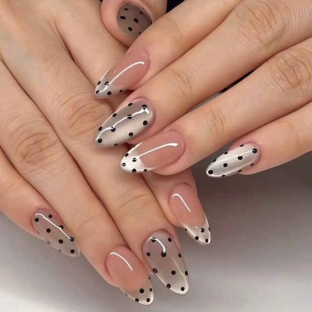 El efecto ojo de gato sigue entre los favoritos. Foto: Instagram @rogucy_nails