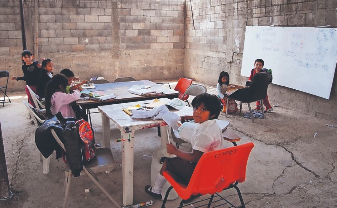 Las escuelas ubicadas en zonas rurales e indígenas enfrentan desafíos adicionales, con una menor disponibilidad de servicios esenciales y un equipamiento tecnológico limitado, advierte el Coneval. ARCHIVO EL UNIVERSAL