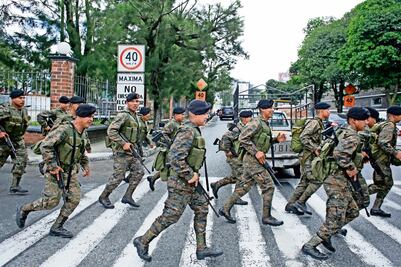 Guatemala retira al ejército de las calles