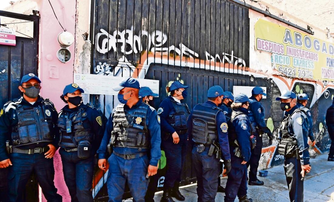 Las personas intentan apropiarse de viviendas abandonadas, unidades habitacionales y edificios. Foto: Archivo / El Universal