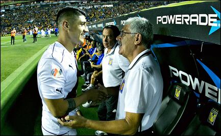 Alan Pulido le debe al Tuca Ferretti ser goleador