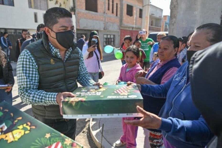 Por primera vez, gobierno de SLP reparte casa por casa Rosca de Reyes y juguetes a familias vulnerables
