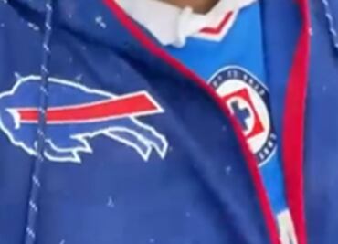 Aficionado de Cruz Azul "le echó la sal" a los Bills