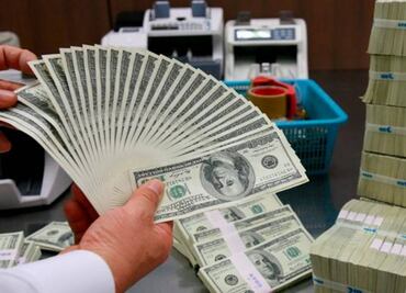 Mexico's FX commission extends dollar auctions to support peso