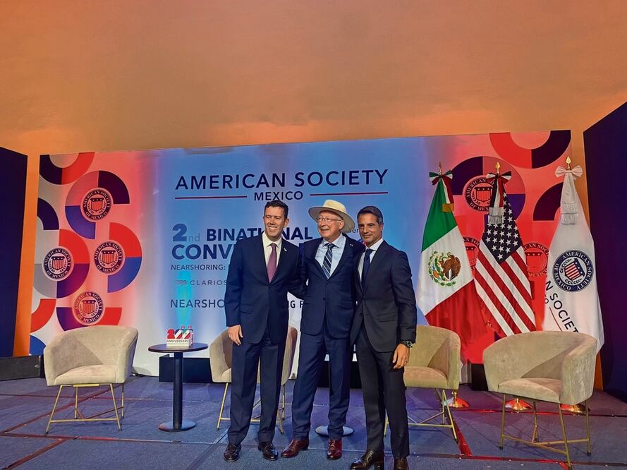 Larry Rubin, Ken Salazar y Santiago Fernández, en la segunda convención binacional de la American Society of México. Foto: Especial