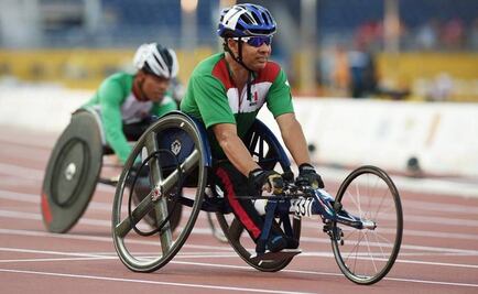 Felicita Peña a Salvador Hernández por medalla de bronce