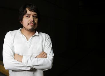 Alándome ligero: reseña de Días lejos de Luis Flores Romero