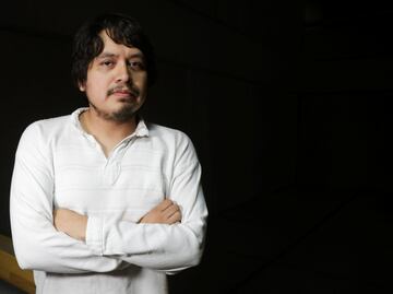 Alándome ligero: reseña de Días lejos de Luis Flores Romero