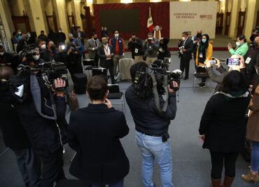 Llega a FGR caso de filtración de datos de periodistas que cubren mañanera de AMLO