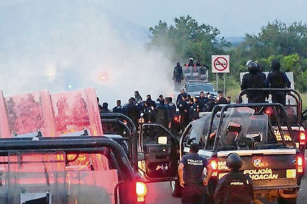 La colisión entre la patrulla y otro vehículo ocurrió en el kilómetro 143+200 de la Autopista Siglo XXI (ARMANDO SOLÍS. EL UNIVERSAL)