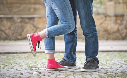 ​Condenan a cárcel a pareja en Túnez por besarse en público