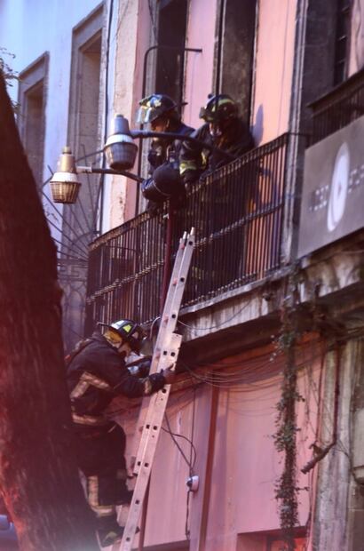 Se incendia inmueble en calle Donceles, en el Centro Histórico 
