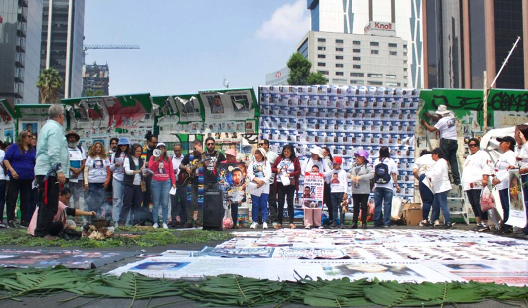 Familiares y activistas se manifiestan en conmemoración del Día Internacional Contra la Desaparición Forzada sobre Avenida Paseo de la Reforma, el sábado 30 de agosto de 2025. Foto: Fernanda Zamora/ EL UNIVERSAL