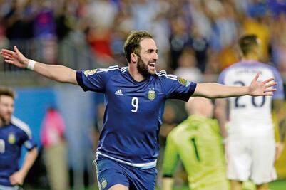 Juventus paga 99 mdd por Higuaín