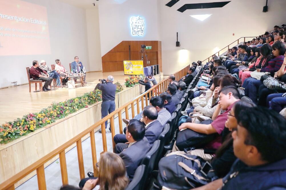Jorge Romero, Agustín Sánchez, Julio Aguilar y Ernesto Velázquez durante la presentación de los libros en Pachuca (IVÁN STEPHENS. EL UNIVERSAL)