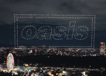 ¡Épico! Oasis ilumina el cielo de CDMX con drones y sorprende a sus fans en plena noche