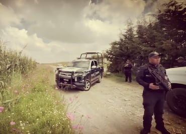 Abandonan cuatro cadáveres dentro de automóvil en Temoaya, Estado de México; una persona fue encontrada con vida