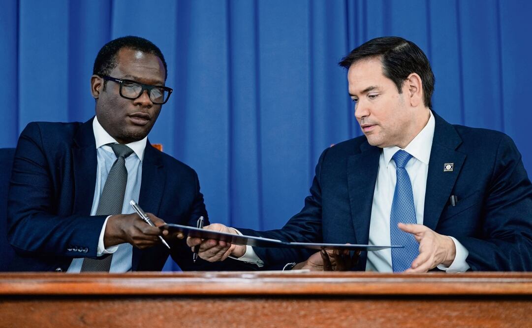 El ministro de Asuntos Exteriores de Guyana, Hugh Todd, con el secretario estadounidense de Estado, Marco Rubio, ayer en Georgetown. (28/03/2025) Foto: Nathan Howard | AFP