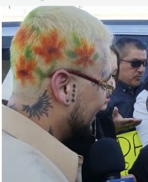 Christian Nodal cierra ciclos y aparece con nuevo look