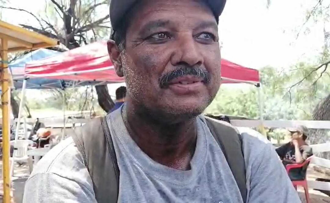 Armando Ontiveros asegura que no le pesa cumplir esta doble jornada, porque se trata de rescatar a sus compañeros mineros. Foto: captura de video