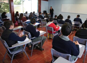 Regresan a clases alumnos y maestros en todo el país